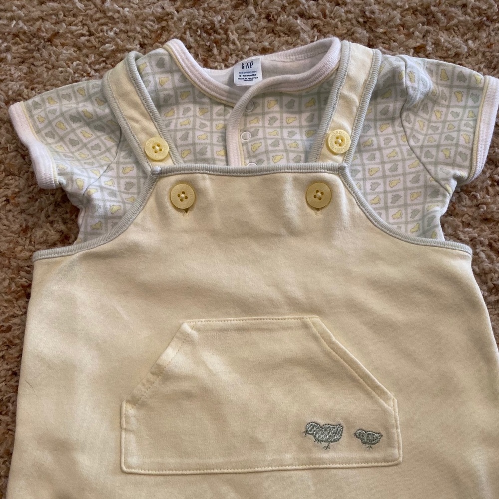 Baby Gap 6-12 Month Unisex Romper set